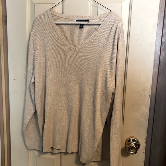 Cream V-neck sweater - Picture 1 of 2